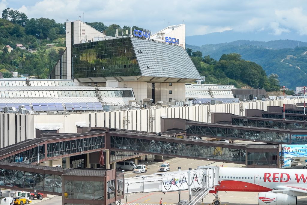 ФАС пригрозила возбудить дела против операторов аэропортов в трех городах РФ