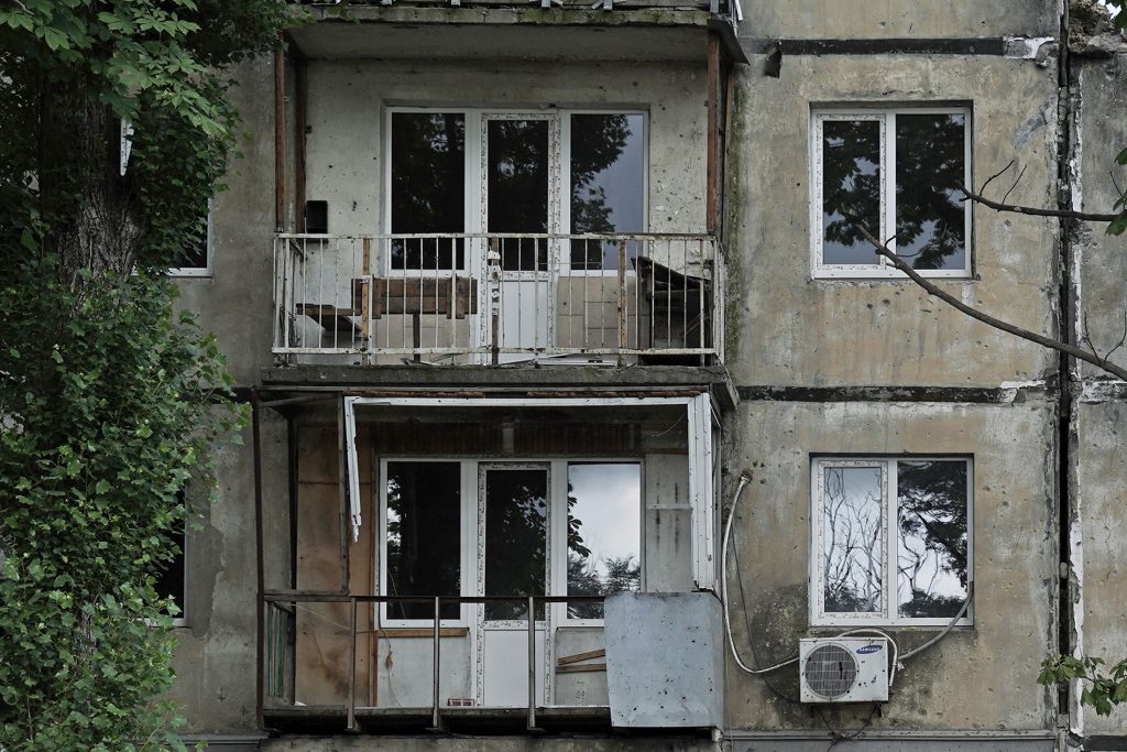 Россиян предложили переселять из аварийного жилья без доплаты