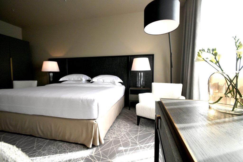 “Шведский стол”, караоке под рояль и розыгрыш призов: Почему москвичи выбирают встречать Новый год в столичных отелях “Шведский стол”, караоке под рояль и розыгрыш призов: Почему москвичи выбирают встречать Новый год в столичных отелях