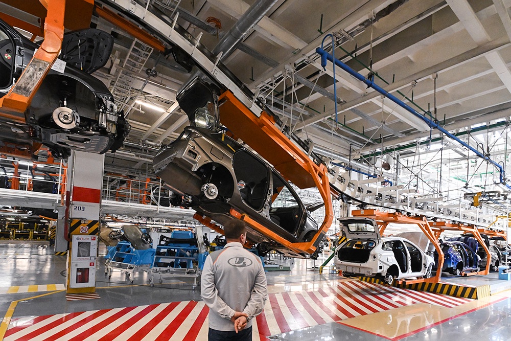 АвтоВАЗ вернется к пятидневной рабочей неделе с января АвтоВАЗ вернется к пятидневной рабочей неделе с января