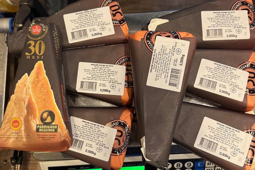 В Краснодаре уничтожили более 100 кг санкционного сыра и мясной продукции В Краснодаре уничтожили более 100 кг санкционного сыра и мясной продукции