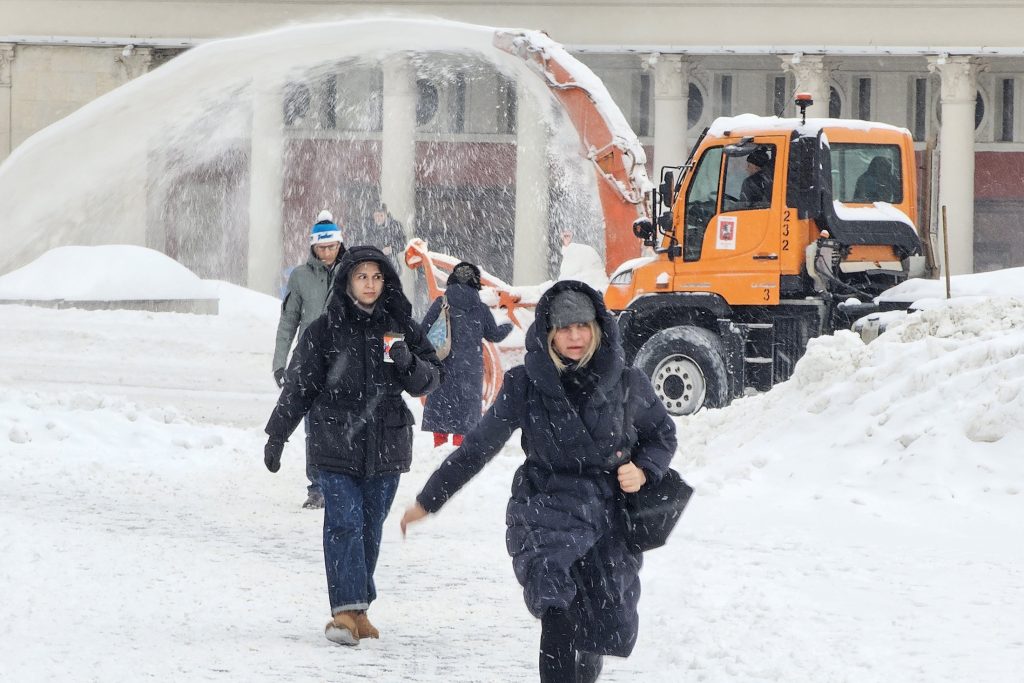Пробки в Москве из-за продолжительного снегопада впервые достигли 10 баллов