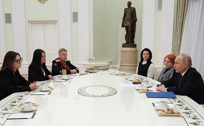 Встреча с вдовами героев Сил специальных операций Встреча с вдовами героев Сил специальных операций