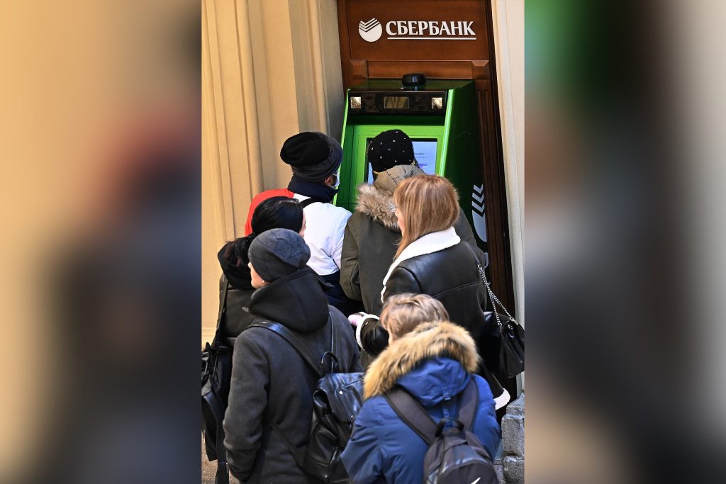 Профессор Войлуков: Лимит на прием наличных банкоматами создаст трудности людям