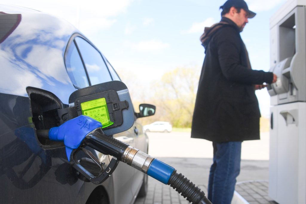 Росстат: Цены на бензин выросли в 67 регионах РФ, больше всего – в Магадане