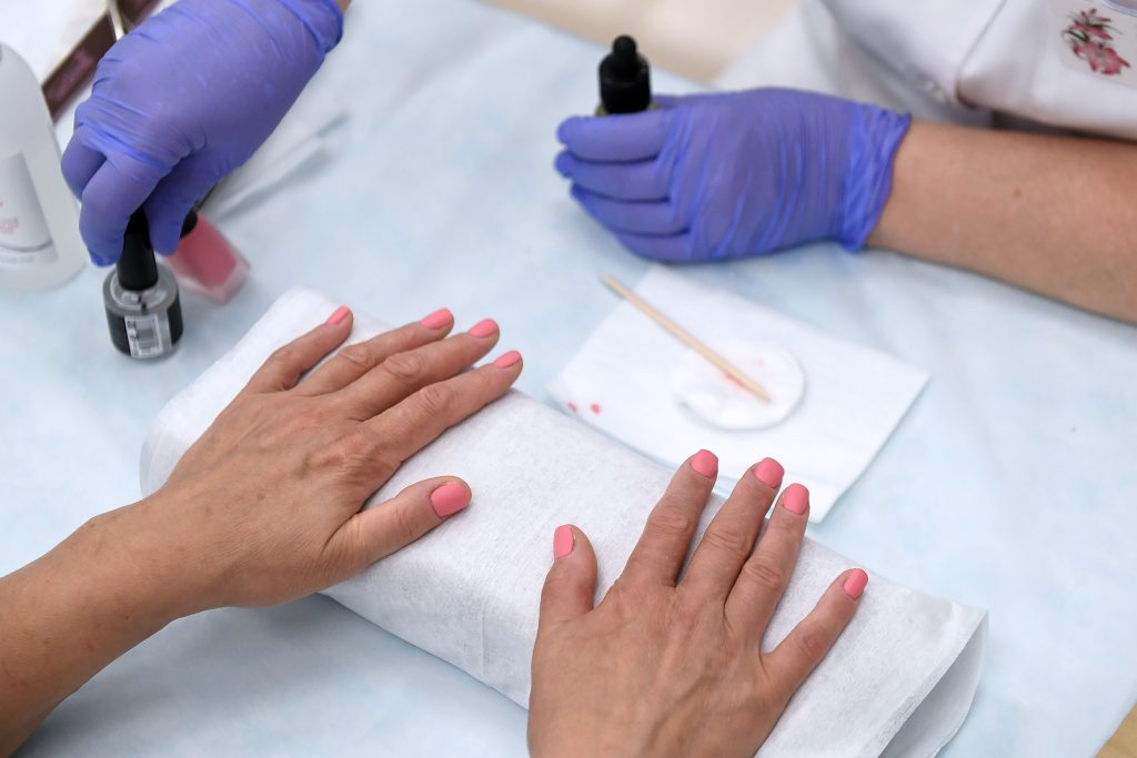 Эксперт Аверина: Клиенты салонов красоты экономят, выбирая натуральность Эксперт Аверина: Клиенты салонов красоты экономят, выбирая натуральность