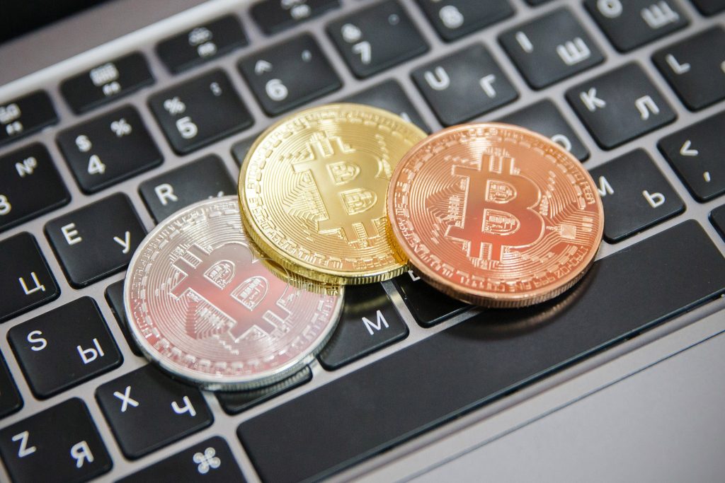 Энергетики борются с нелегальными криптовалютными фермами в регионах