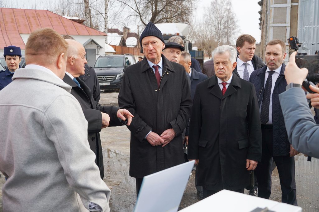 Патрушеву в Костроме показали новый подводный дрон и высокопрочные катера