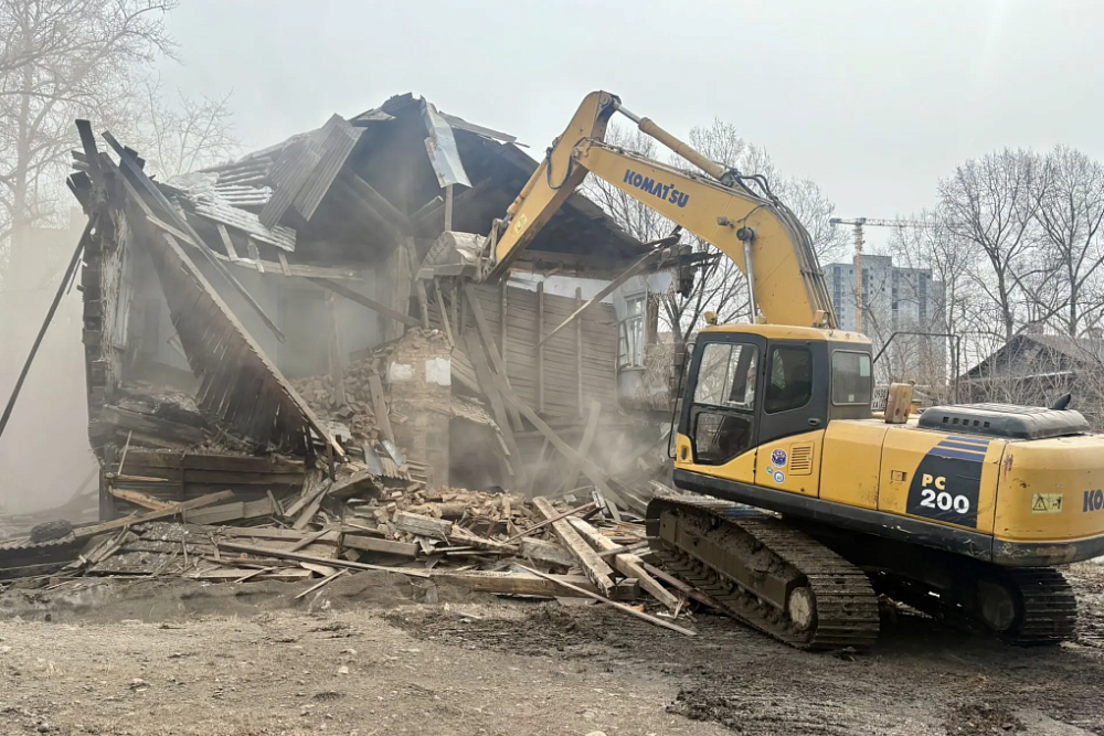 В Хабаровске снесли и расселили очередной ветхий барак В Хабаровске снесли и расселили очередной ветхий барак