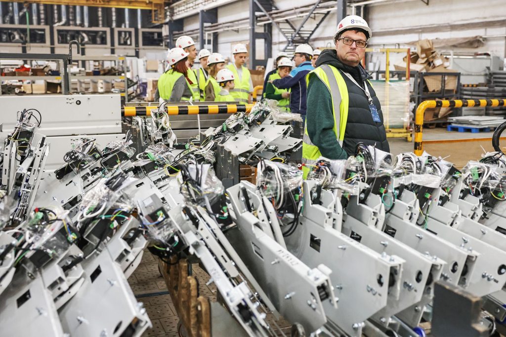 На Щербинском лифтостроительном заводе прошла экскурсия проекта "Открой#Моспром"