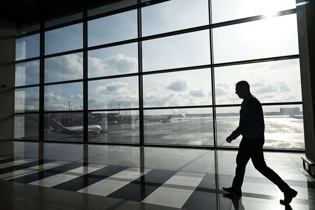 Савельев: До 2030 года необходимо модернизировать не менее 75 аэродромов