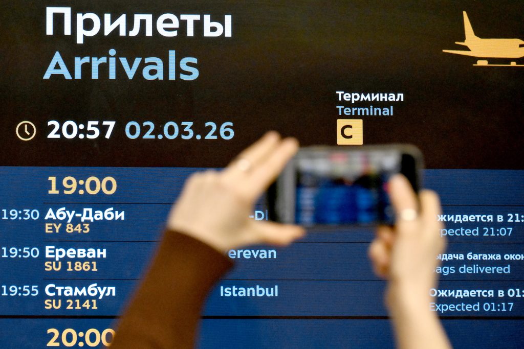 Первый за 3 дня рейс из Абу-Даби сел в РФ, обстановку на борту сняли на видео Первый за 3 дня рейс из Абу-Даби сел в РФ, обстановку на борту сняли на видео