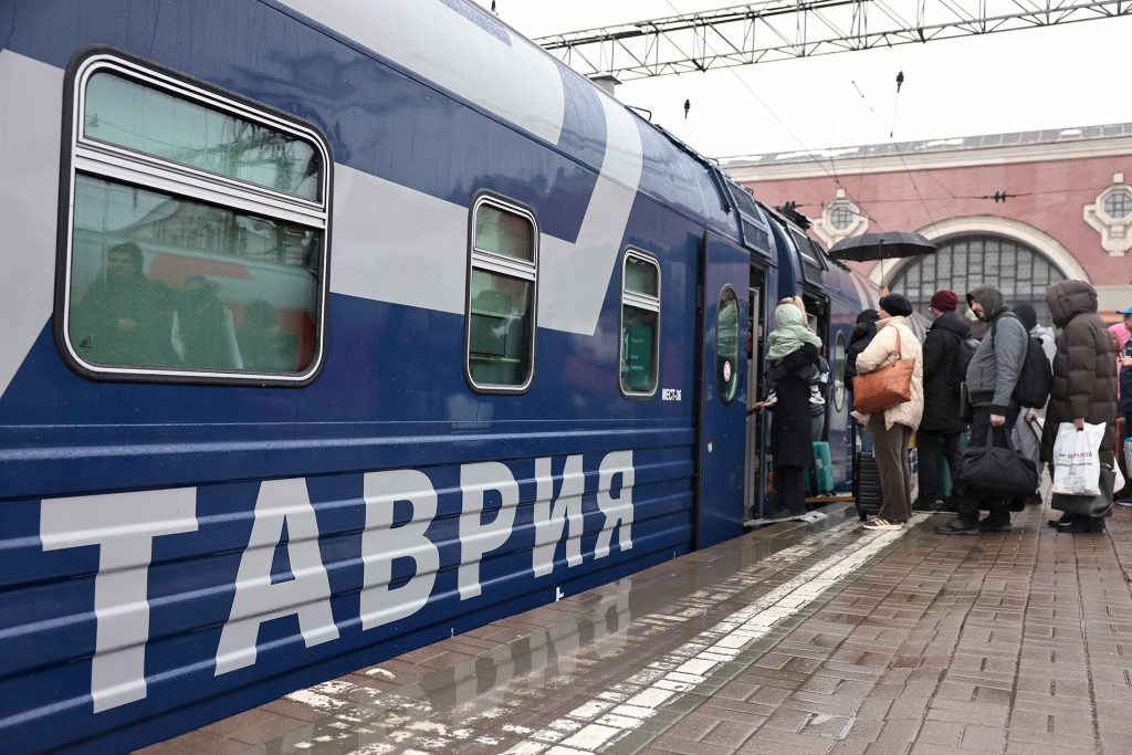Из Москвы в Крым отправился ускоренный поезд "Таврия"