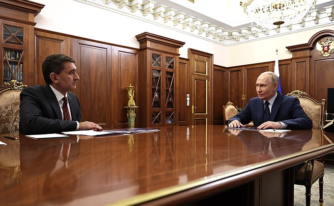 Встреча президента России с Андреем Рюминым, главой компании «Россети» Встреча президента России с Андреем Рюминым, главой компании «Россети»