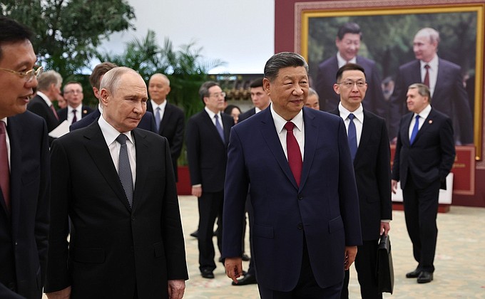 Президент России посетил фотовыставку ТАСС и Синьхуа Президент России посетил фотовыставку ТАСС и Синьхуа