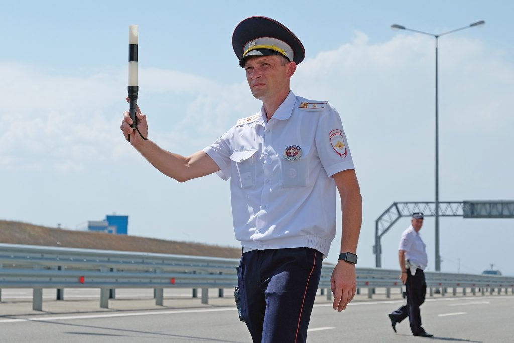 Очередь из машин на Крымский мост уменьшилась на 300 автомобилей