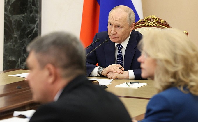 Совещание по мерам помощи пострадавшим и расследованию теракта в Старобельске Совещание по мерам помощи пострадавшим и расследованию теракта в Старобельске
