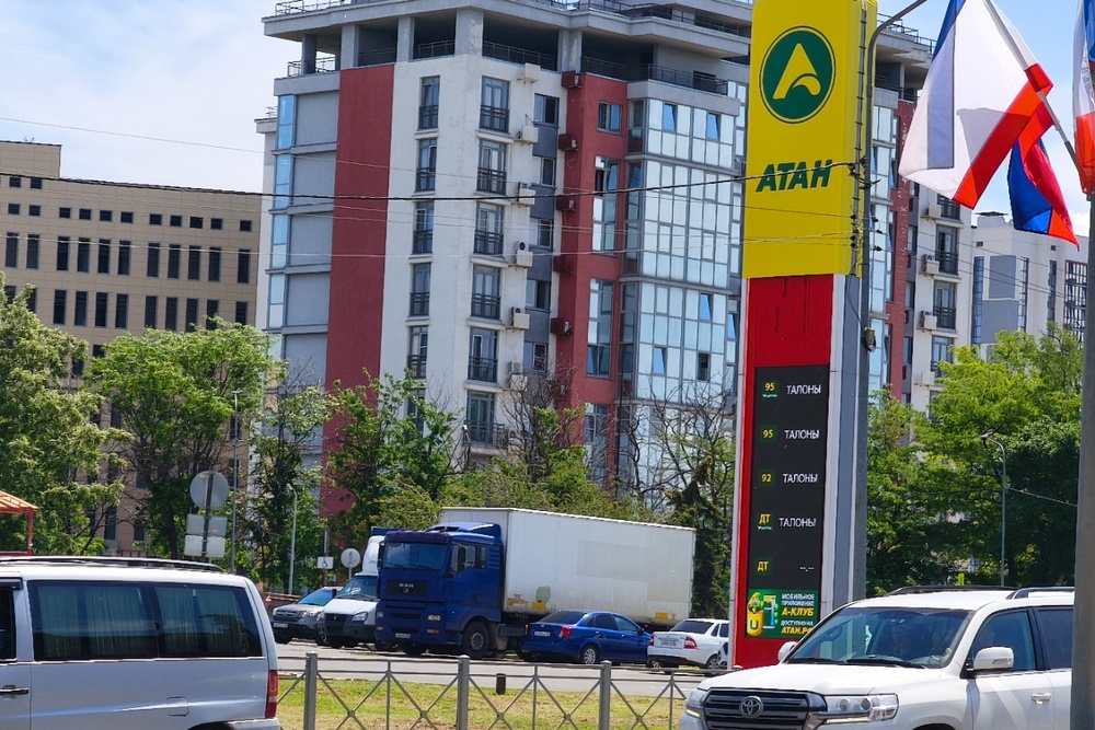 Бензин стал постепенно появляться в свободной продаже в Крыму Бензин стал постепенно появляться в свободной продаже в Крыму