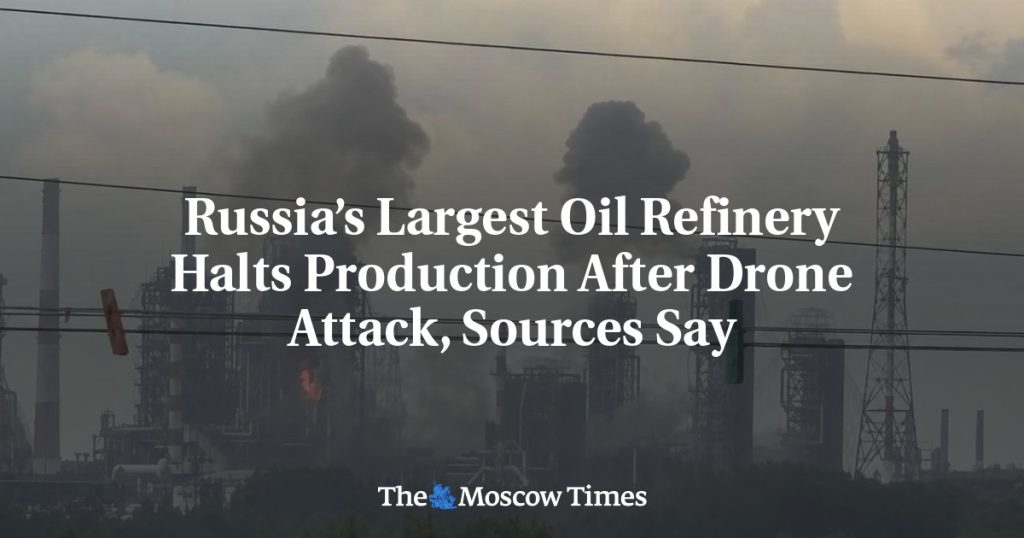 Крупнейший нефтеперерабатывающий завод России остановил производство после атаки дронов, сообщают источники Крупнейший нефтеперерабатывающий завод России остановил производство после атаки дронов, сообщают источники