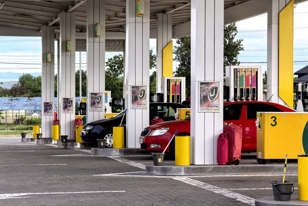 Новак поручил нефтяным компаниям обеспечить дополнительные поставки топлива Новак поручил нефтяным компаниям обеспечить дополнительные поставки топлива