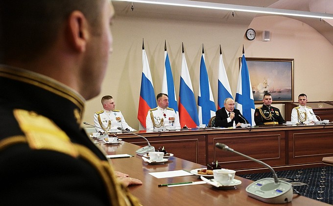 Встреча Президента России с военнослужащими ВМФ Встреча Президента России с военнослужащими ВМФ