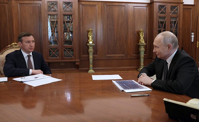 Встреча с главой компании «Алроса» Павлом Маринычевым Встреча с главой компании «Алроса» Павлом Маринычевым