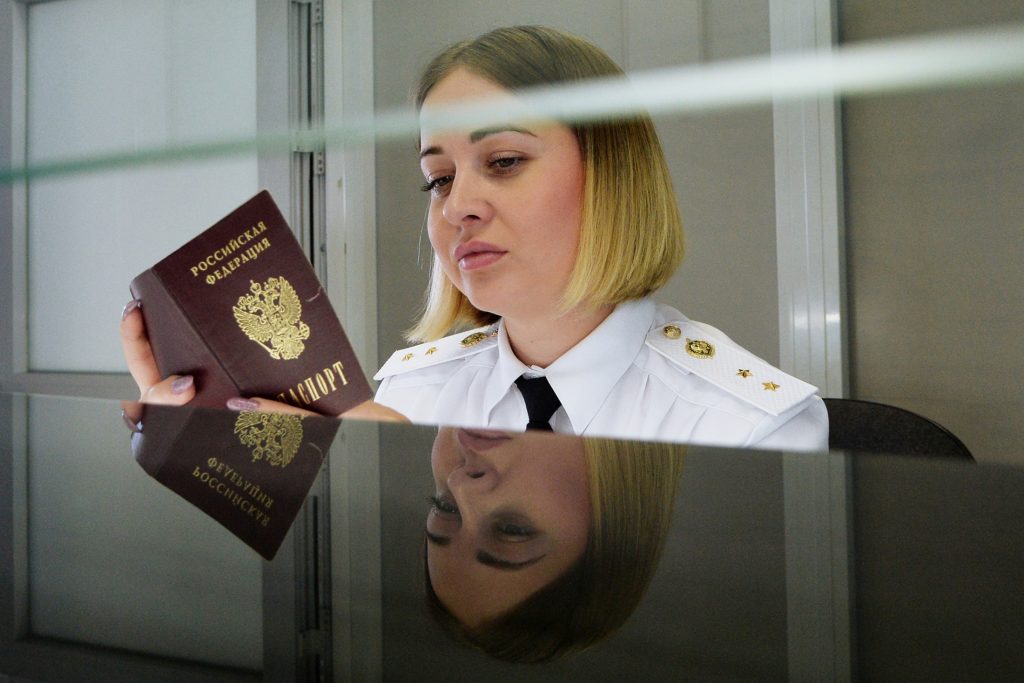 Отпуск под угрозой: Эксперты объяснили, когда приставы могут закрыть выезд и как этого избежать Отпуск под угрозой: Эксперты объяснили, когда приставы могут закрыть выезд и как этого избежать